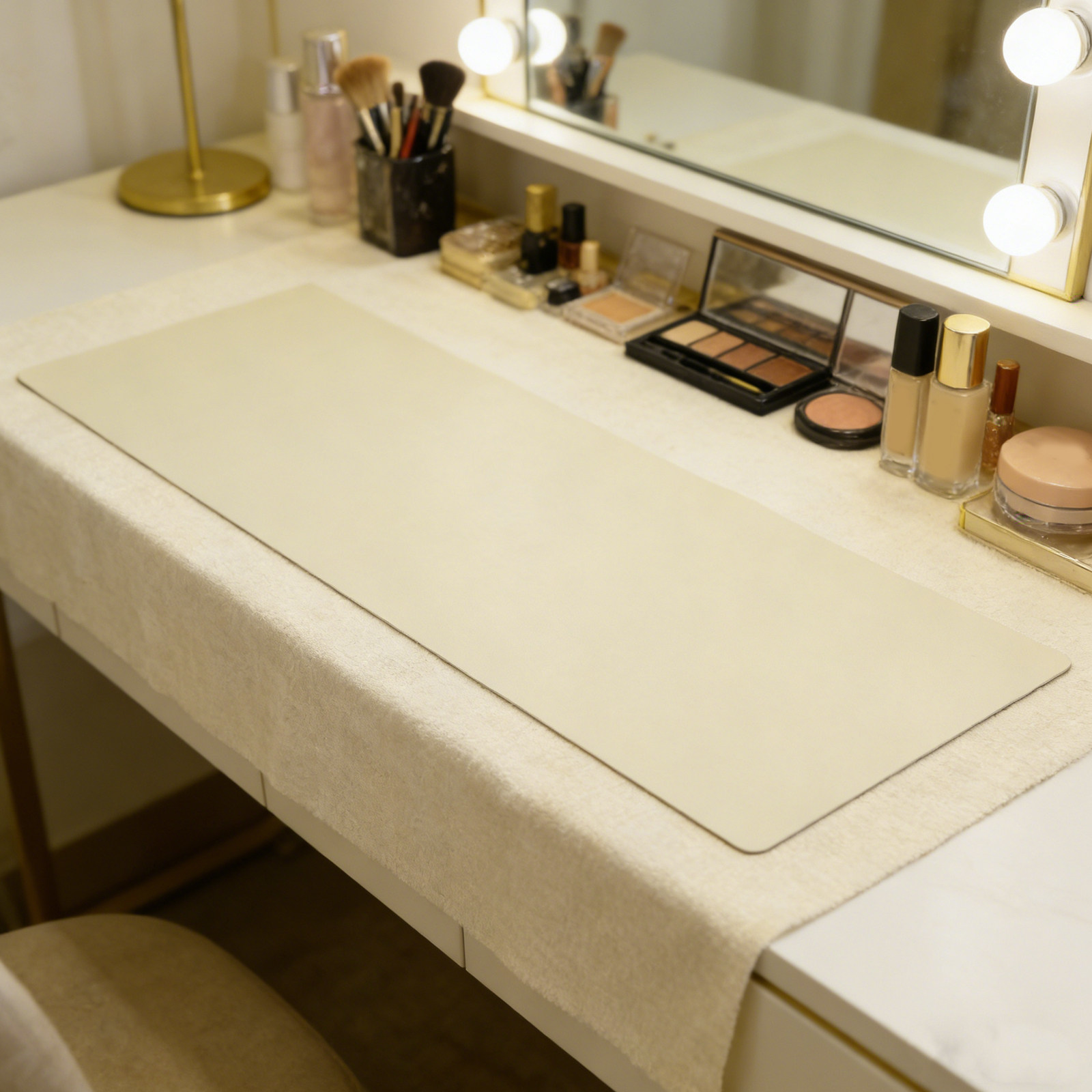 Mata na biurko kosmetyczne 40x – Beauty Makeup Table recenzja i cena