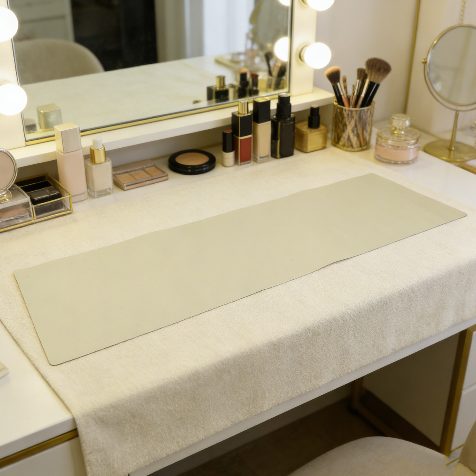 Mata na biurko kosmetyczne 40x – Beauty Makeup Table recenzja i cena